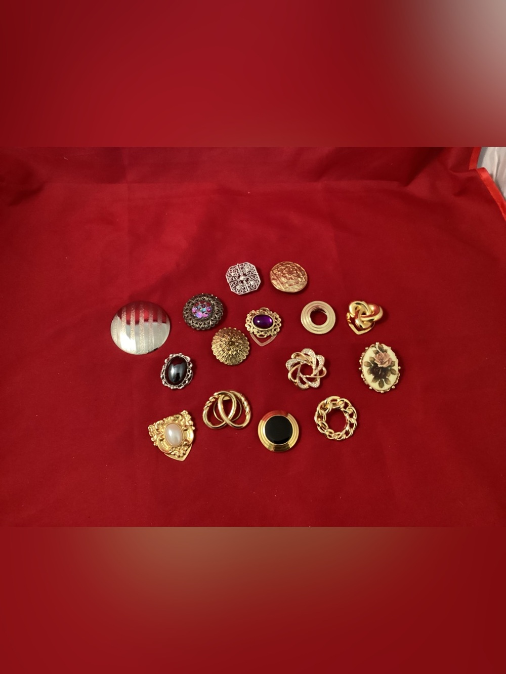 Gold and Black Vintage-Style scarf brooch Collection